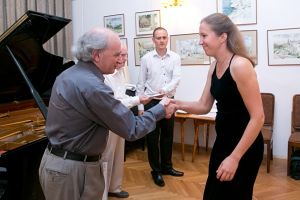Agata Kucharska receives the diploma. Photo by Andrzej Solnica.